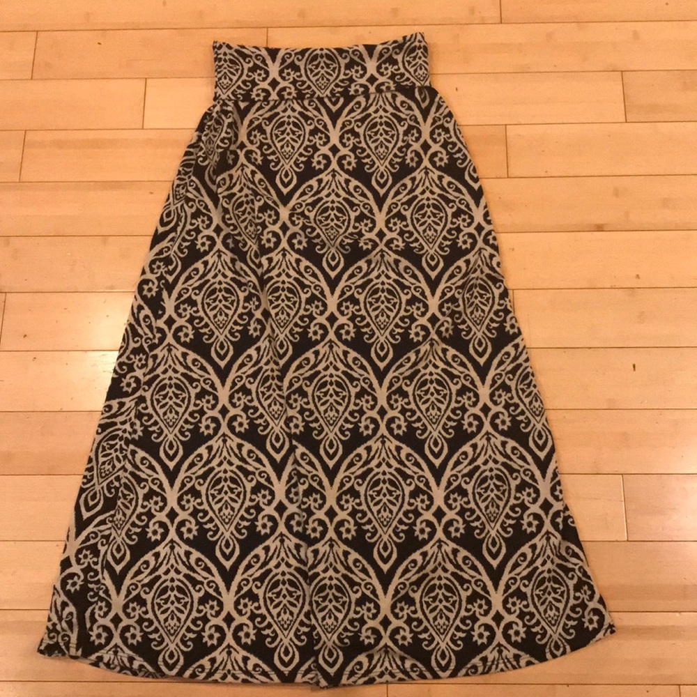 Maxi black skirt